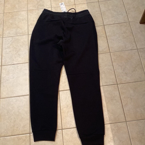 Men’s black joggers with side slit pockets. No pockets on the back . Loose cuffs - Picture 3 of 3